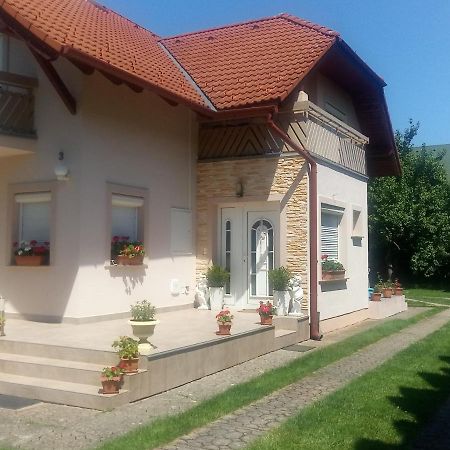 Majlath Vendeghaz Hotell Bük Exteriör bild
